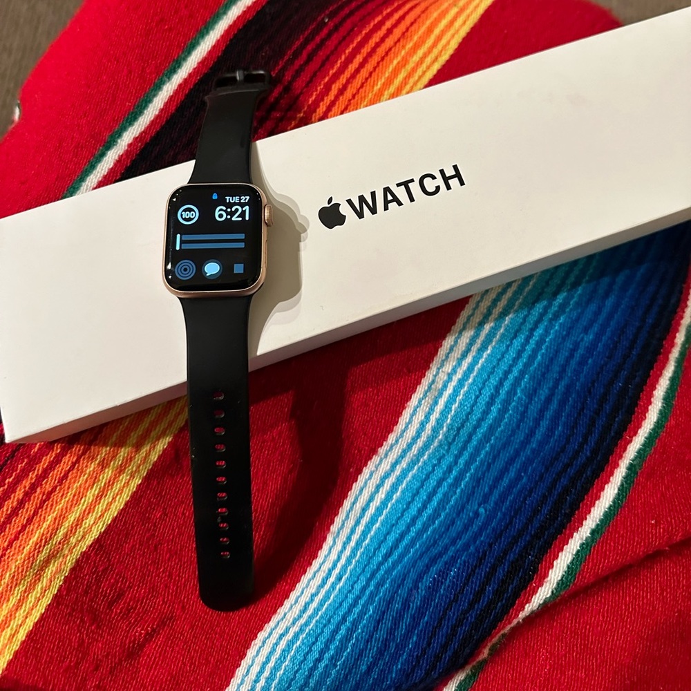 Appl Watch SE Gold 40mm GPS + Cellular